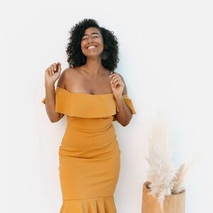 Lulu size Medium Yellow off the shoulder dress